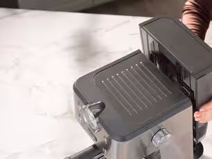 DeLonghi Linea Classic Espresso Machine